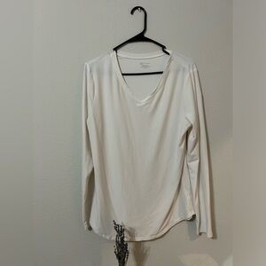 NO BOUNDARIES V-neck long sleeve, slightly used, White, Size 2xl